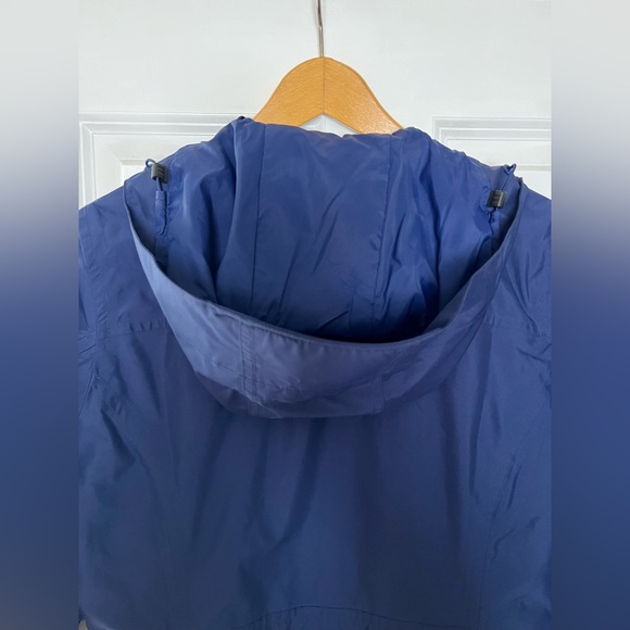 LL Bean Rain Coat w/ hood & zip out lining - Picture 4 of 5
